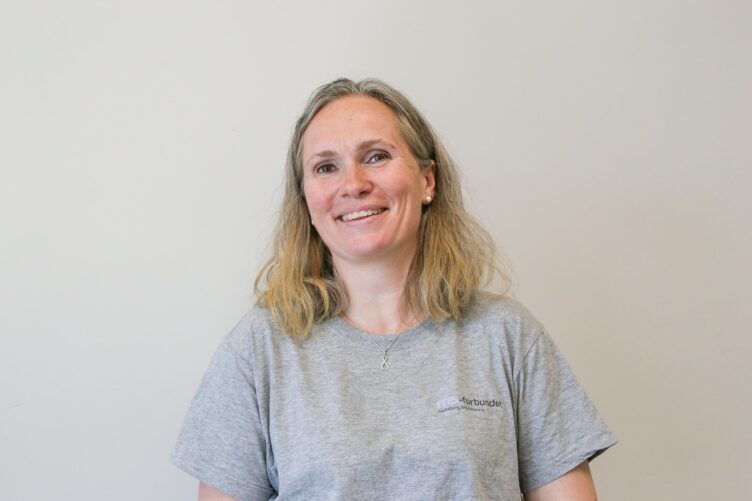 Portettfoto av Rita Elnes, leder i Sarpsborg MS-forening og likeperson i MS-forbundet.