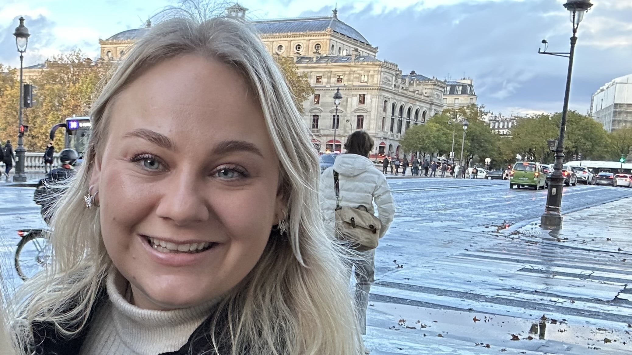 Portrettbilde av Charlotte Husøy, likeperson og ungkontakt i MS-forbundet